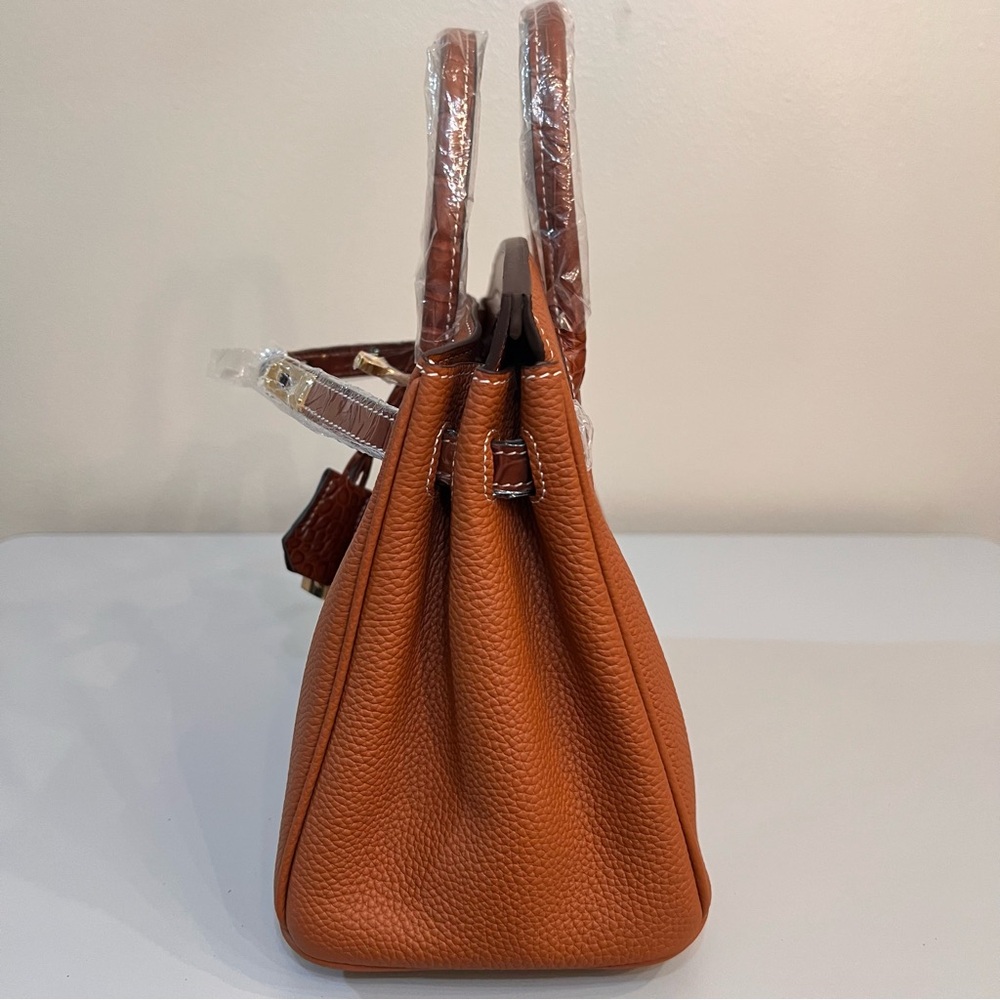 25 cm genuine Togo leather featuring an embossed crocodile print. - Picture 4 of 11